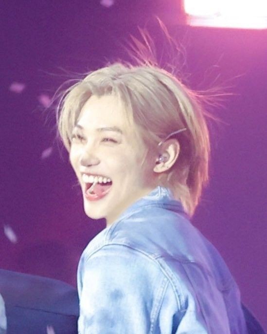 hnvj01's tweet photo. AU HYUNLIX 🔞

Donde hj termina live pero desafortunadamente no se da cuenta que no lo apagó del todo, al dejar el celular en la mesa este dejo viendo a sus fans al techo, dejando escuchar como Flx se atraganta con su gran polla

#auhyunlix #HYUNLIX #hyunlix #AU https://t.co/mCaOow3wsx
