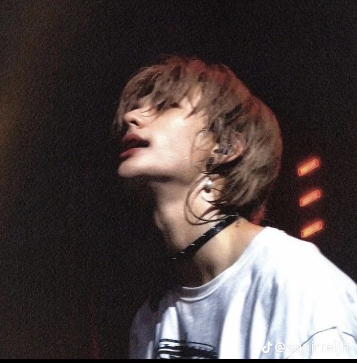 hnvj01's tweet photo. AU HYUNLIX 🔞

Donde hj termina live pero desafortunadamente no se da cuenta que no lo apagó del todo, al dejar el celular en la mesa este dejo viendo a sus fans al techo, dejando escuchar como Flx se atraganta con su gran polla

#auhyunlix #HYUNLIX #hyunlix #AU https://t.co/mCaOow3wsx