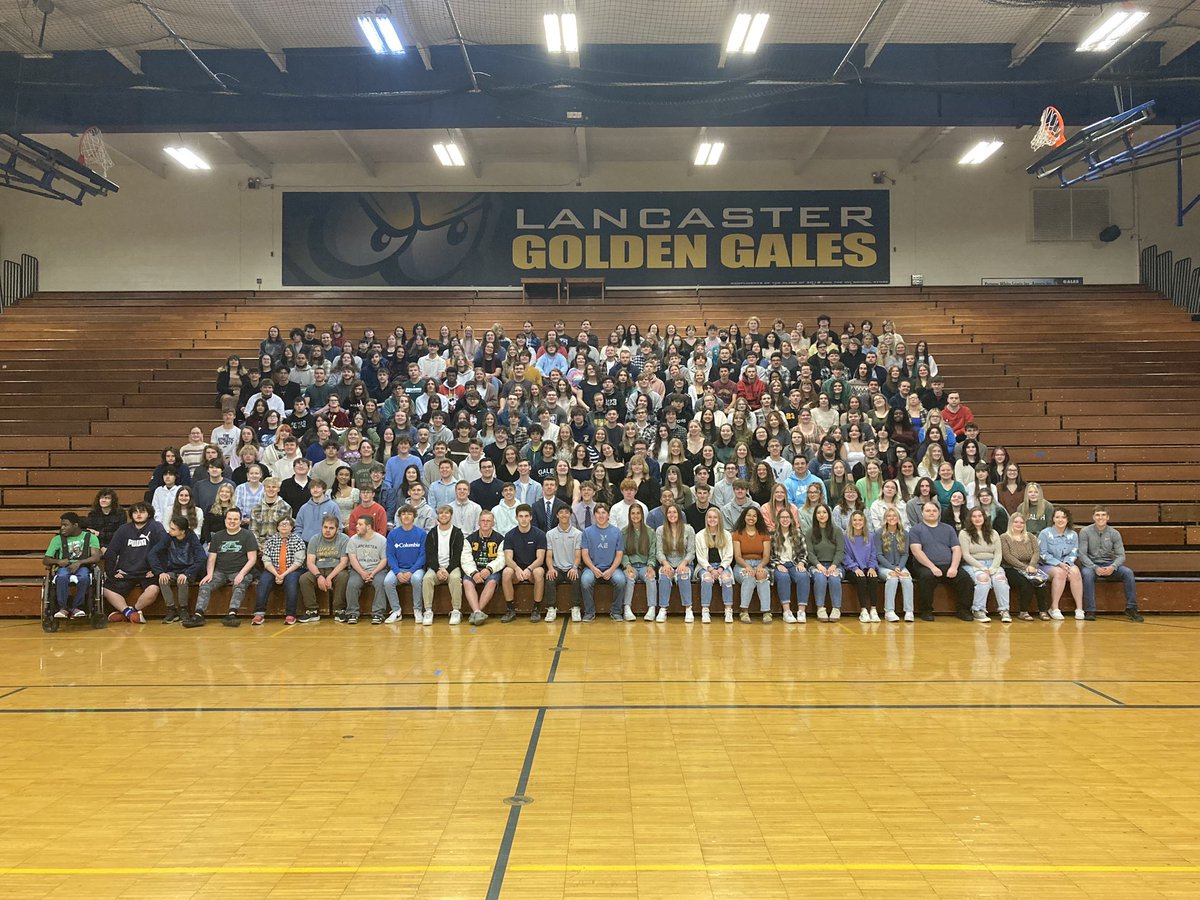 LHSGalesOffice's tweet photo. Here is your Class of 2023 big picture! https://t.co/EQeKVvOIdH