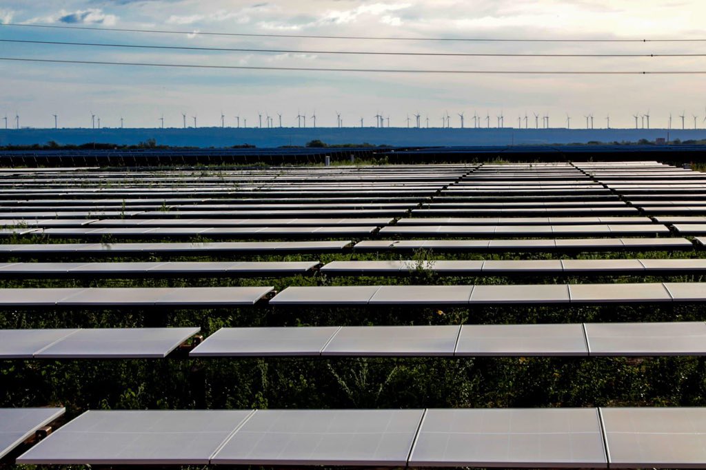 RafaelFonteles_'s tweet photo. Inauguração do Complexo Solar Caldeirão Grande 2: um momento de orgulho e celebração para o Piauí! Com energia limpa e sustentável, avançamos rumo a um futuro mais verde e próspero. Beneficiando mais de 280 mil casas e gerando empregos locais, fortalecendo nossa posição como líder em energia renovável no Brasil.