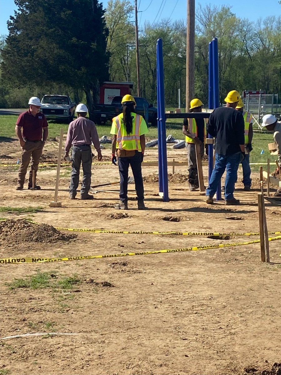 ShawneeCollege's tweet photo. Shawnee Community College Highway Construction Careers Students have installed a playground at the Vienna Ballpark in memory of a Goreville High School student. #WeAreShawnee #HCCTP
https://t.co/MlwUNTEmDY https://t.co/Y01Dlw3Ymp