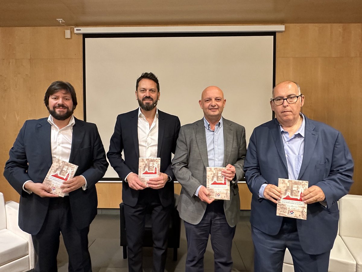 pacorodriguezdh's tweet photo. Una parte de esta historia la ha recogido FENACO en el libro “Comercios y negocios de la Dos Hermanas de siempre”. Desde el @aytodoshermanas mantenemos un firme compromiso con el tejido empresarial local como generador de empleo y prosperidad. https://t.co/nXwgC1GUWl