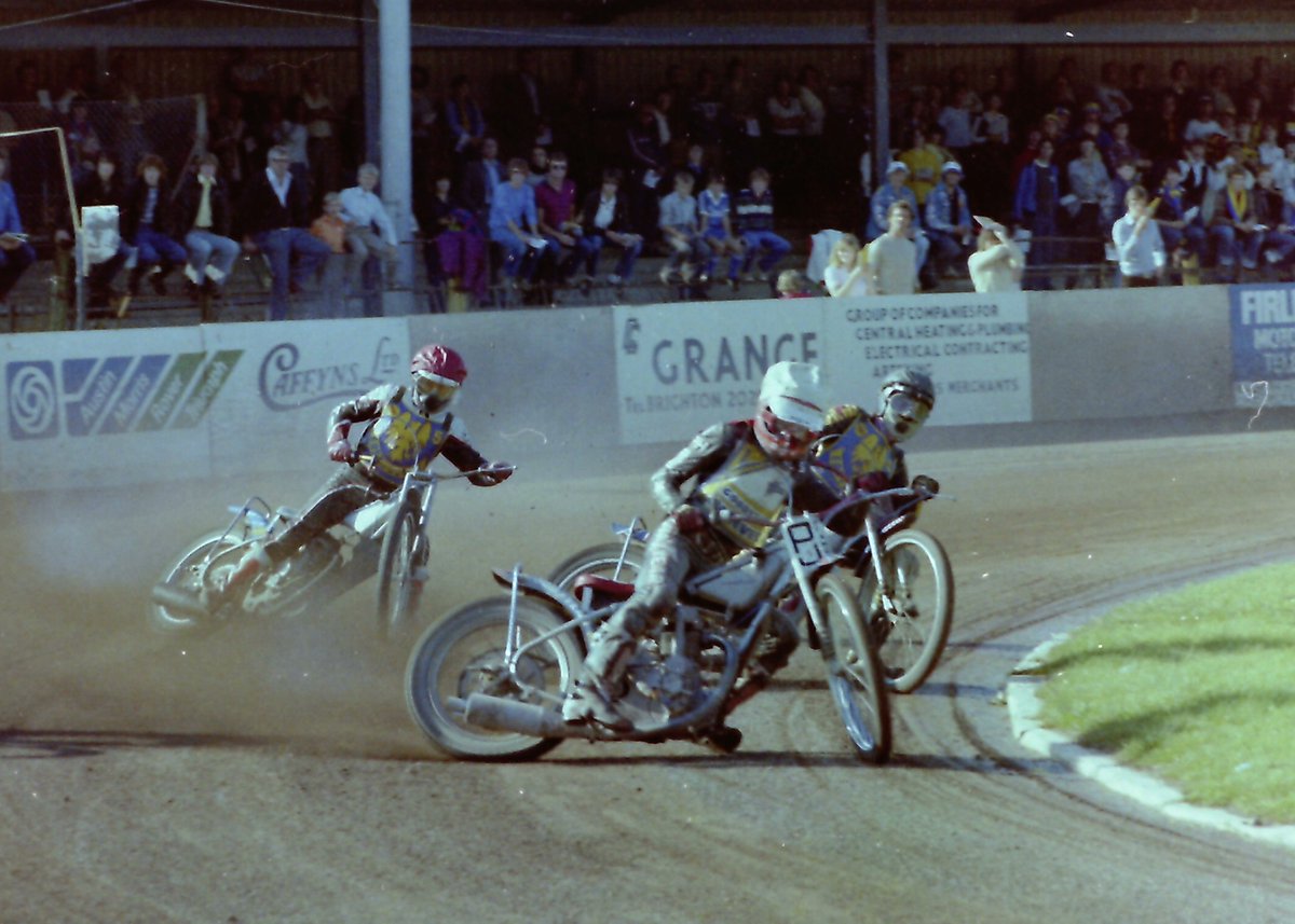 UprightSpeedway's tweet photo. Cracking photo of a Wolf being chased by 2 Eagles 
#WolfWeek https://t.co/sBQSPTnghY