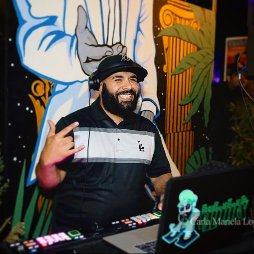 DjLuiJay's tweet photo. Enjoy the things that come your way, don’t take things for granted. Love the things that you do in life. #Thankful 🙏🏽 

📸: @carlamarielapress 

#DjLife #Dj #Hollywood #California #BpmSupreme #BpmLatino #DjCity #DjCityLatino #ClubKillers #Dodgers #LosAngeles #RaneOne #LoveWhatIDo #WorldWide #InternationalDj #Cali939 #Happy #Smile
