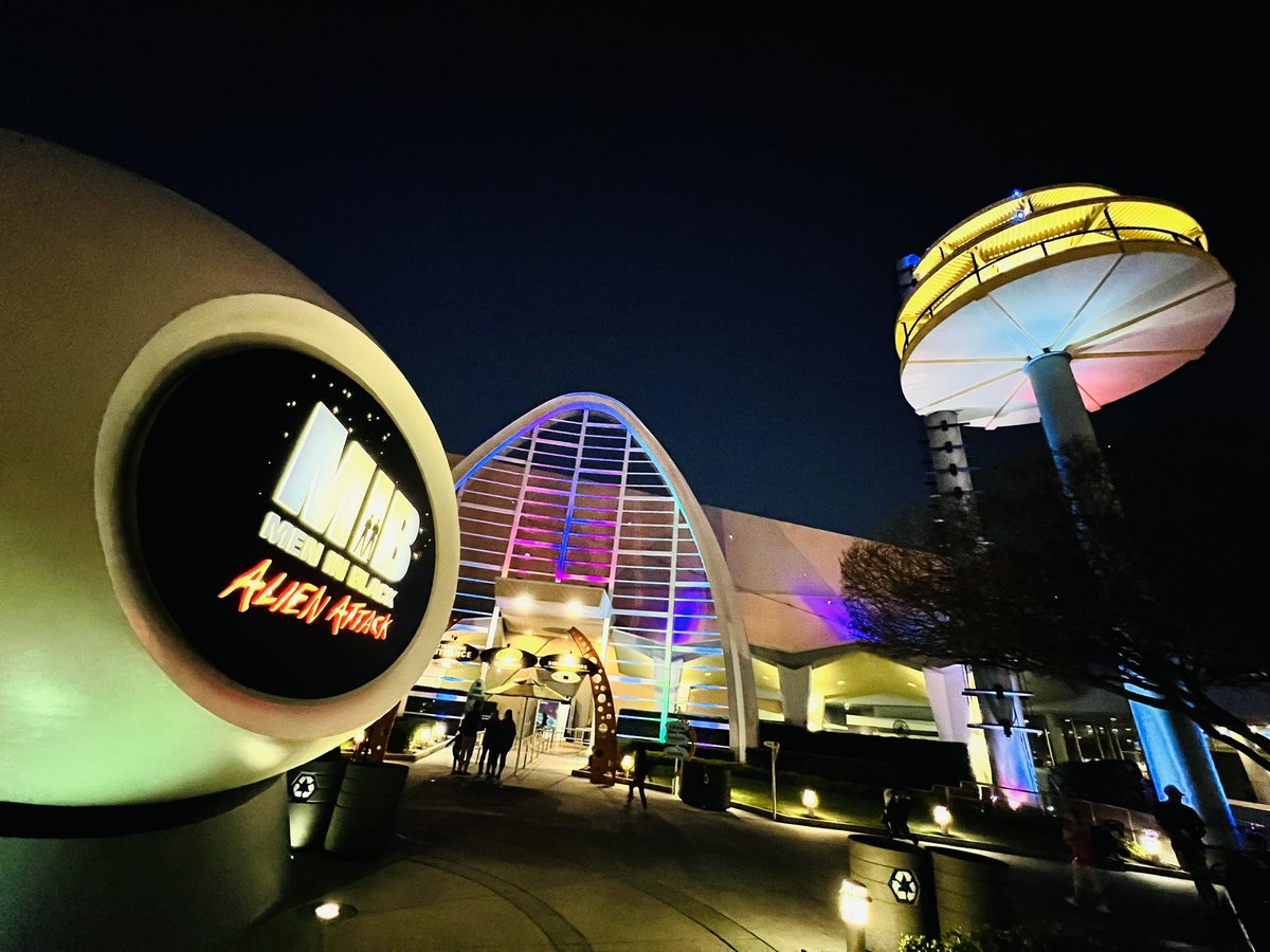 FanAttractions's tweet photo. It’s a extraterrestrial Tuesday 👽🛸 @universalorlando #universalstudiosorlando #meninblackalienattack #uoap #universalstudios #universalorlando #wearethemeninblack 🕶️ #themeparksofinstagram #themeparktuesday #fantasticattractions💫 https://t.co/6XnRI2J6q6