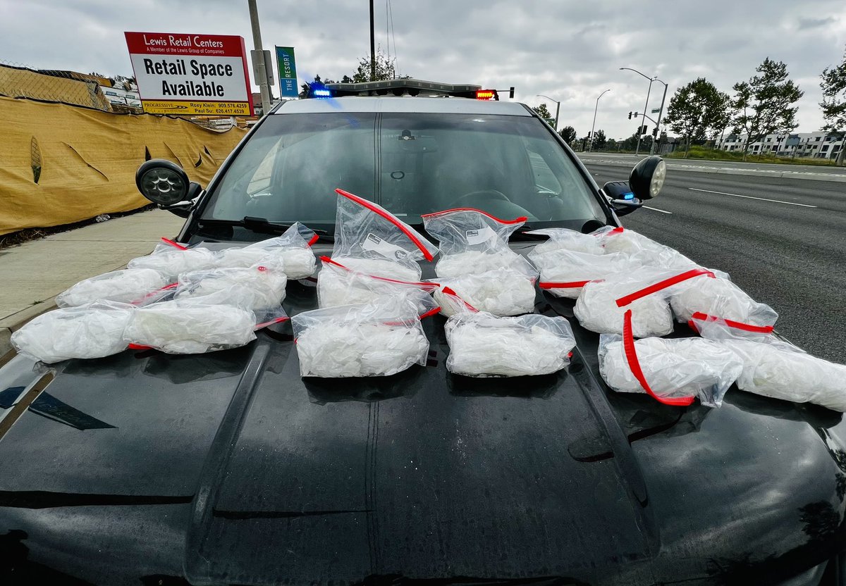 LAPDCARRANZA's tweet photo. Your #GND Group 4 seized approximately 20lbs of Crystal Methamphetamine with a street value of $1.3M dollars. 1 #DTO suspect in custody.
Doing their part to reduce deaths, overdoses, violent and property crime. #LAPD #LACLEAR #HIDTA https://t.co/JoBY7EAYfL