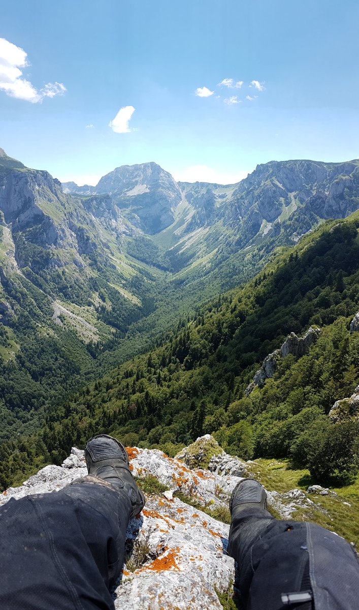 ivan_drobnjak's tweet photo. ...vrh koji se zove Dubrovnik (1820mnv). Na fotografiji ispod je pogled ka Bobotov Kuku
#CrnomGorom #Durmitor #Montenegro #Monteguide #CrnogorskePlanine https://t.co/CkJNOnN6kL