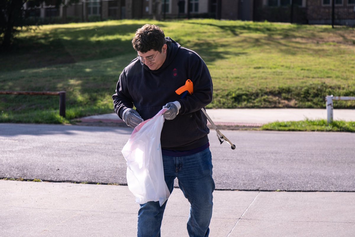FCDCommunity's tweet photo. Our planet. Our responsibility.
 
FC Dallas front office staff partnered with Keep Lewisville Beautiful to help pick up trash this morning at Tower Bay Park. 

Together we can keep our community clean!

#GreenerGoals | @MLSWORKS https://t.co/k1WVhhQFC1