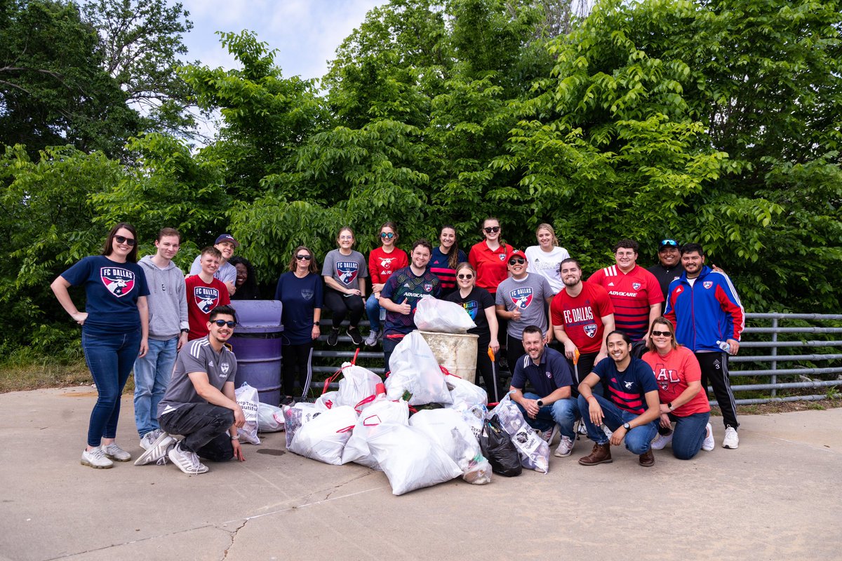 FCDCommunity's tweet photo. Our planet. Our responsibility.
 
FC Dallas front office staff partnered with Keep Lewisville Beautiful to help pick up trash this morning at Tower Bay Park. 

Together we can keep our community clean!

#GreenerGoals | @MLSWORKS https://t.co/k1WVhhQFC1