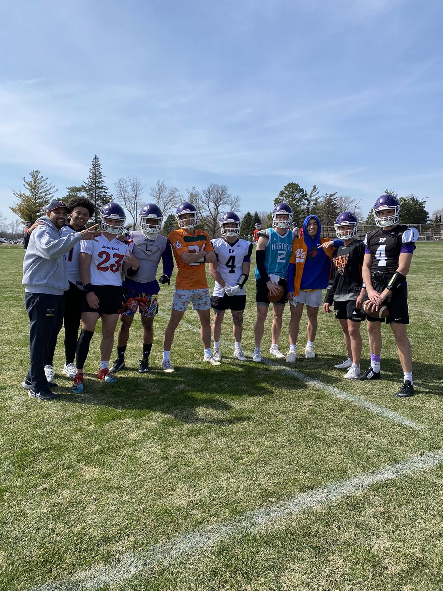 Maverick Football Scoop (@maverick_scoop) on Twitter photo RETRO DAY at Minnesota State check out the Wide Receivers <a href="/CoachHJones/">Houston Jones</a> <a href="/zaiahE23/">Isaiah Emanuel</a> <a href="/gguyett_3/">Grant Guyett</a> <a href="/JayH0W19/">Jeremiah Howardยฎ๏ธ</a> <a href="/MasonPerich30/">Mason Perich</a> <a href="/tritianz/">tritianz</a> <a href="/RMarsh_2/">Riley Marsh</a> <a href="/kittelson_drew/">Drew Kittelson</a> <a href="/andrewlaplant2/">Andrew LaPlant</a> <a href="/TrystonWest35/">Tryston West</a> #RetroDay #MakeTheJourney #RollHerd RETRO DAY at Minnesota State check out the Wide Receivers <a href="/CoachHJones/">Houston Jones</a> <a href="/zaiahE23/">Isaiah Emanuel</a> <a href="/gguyett_3/">Grant Guyett</a> <a href="/JayH0W19/">Jeremiah Howardยฎ๏ธ</a> <a href="/MasonPerich30/">Mason Perich</a> <a href="/tritianz/">tritianz</a> <a href="/RMarsh_2/">Riley Marsh</a> <a href="/kittelson_drew/">Drew Kittelson</a> <a href="/andrewlaplant2/">Andrew LaPlant</a> <a href="/TrystonWest35/">Tryston West</a> #RetroDay #MakeTheJourney #RollHerd