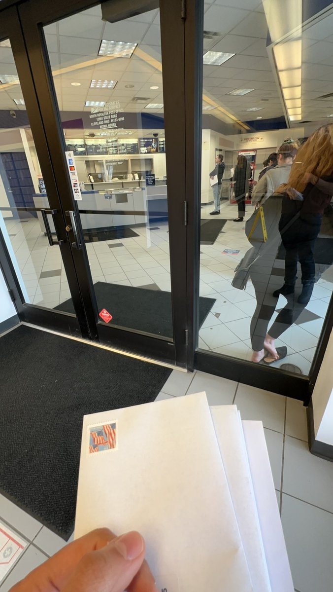 jundi93's tweet photo. @USPSHelp Please hire more people at the the North Royalton, OH 44133 post office! There are 3 registers but only one open and this poor lady has lines all the way out the door ! #USPS #OH #Hire @USPS https://t.co/82dzkVYfD5