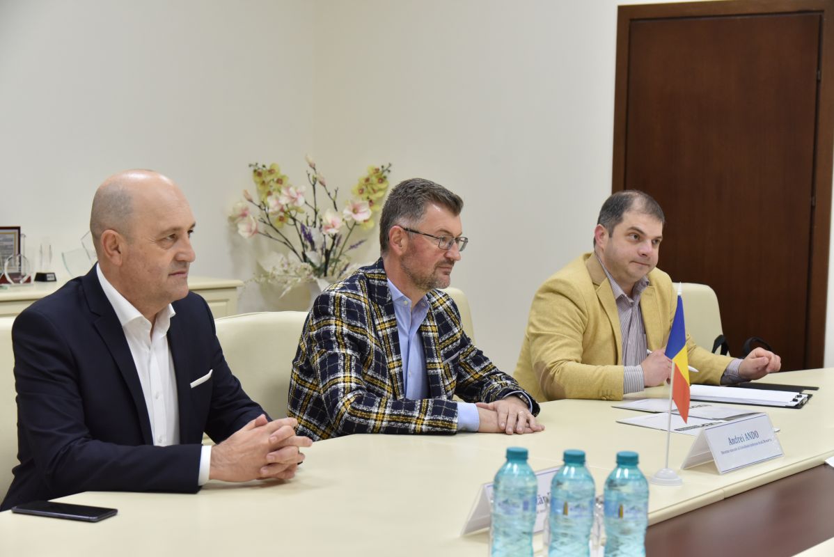 USMF_Moldova's tweet image. "Nicolae Testemitanu" University was visited by a delegation of local authorities from Arad County, Romania, represented by Andrei Ando and Lazar Faur, and Iurie Calestru, Project Development and Expertise Institute (IDEP) of Moldova.
#USMF 
usmf.md/en/noutati/mol…