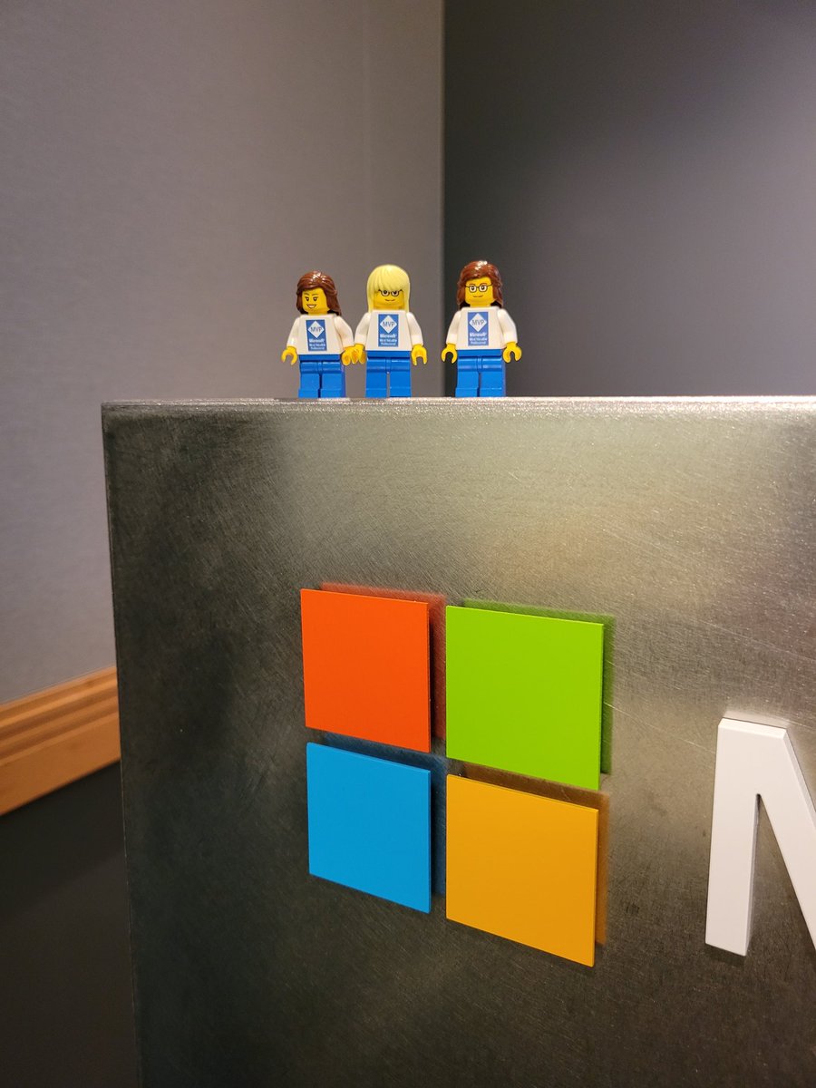 IrishSQL's tweet image. Just mini Lego @sqlespresso @SQLMelody &amp;amp; @irishsql getting ready for  @bobwardms session to start. #SQLServer2022 #mvpbuzz #mvpsummit #sqlshenanigans