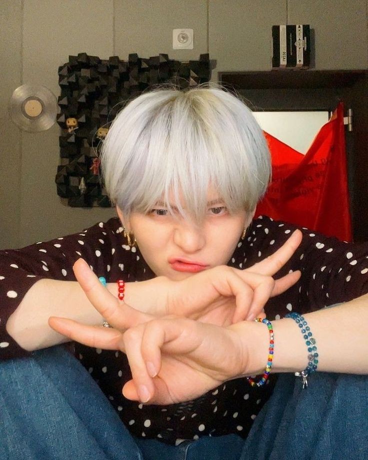 ENZ0V4MP's tweet image. informações inúteis sobre mim:

Nome: Kang Lorenzo
Altura: 1,79
Pé: --
Signo: libra
Cor: preto, vermelho e verde
Filme: pânico 4 6 e 5
Série: não gosto de assistir isso
Livro: não leio livros
Sexualidade: pan
Bebida: qualquer bebida alcoólica
Duas fotos aleatórias: