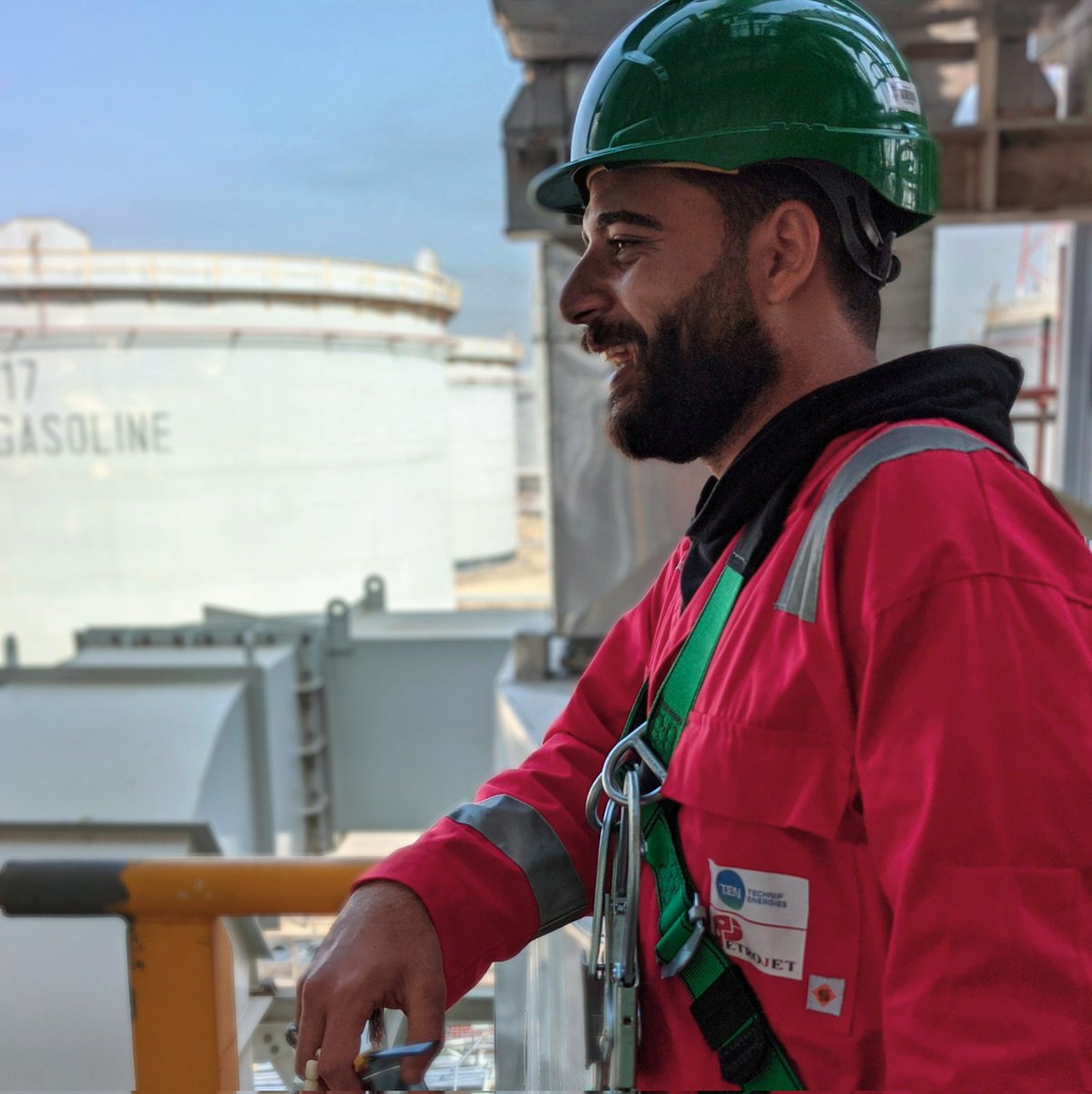 خوذة المهندسين بتعمل شغل 💚