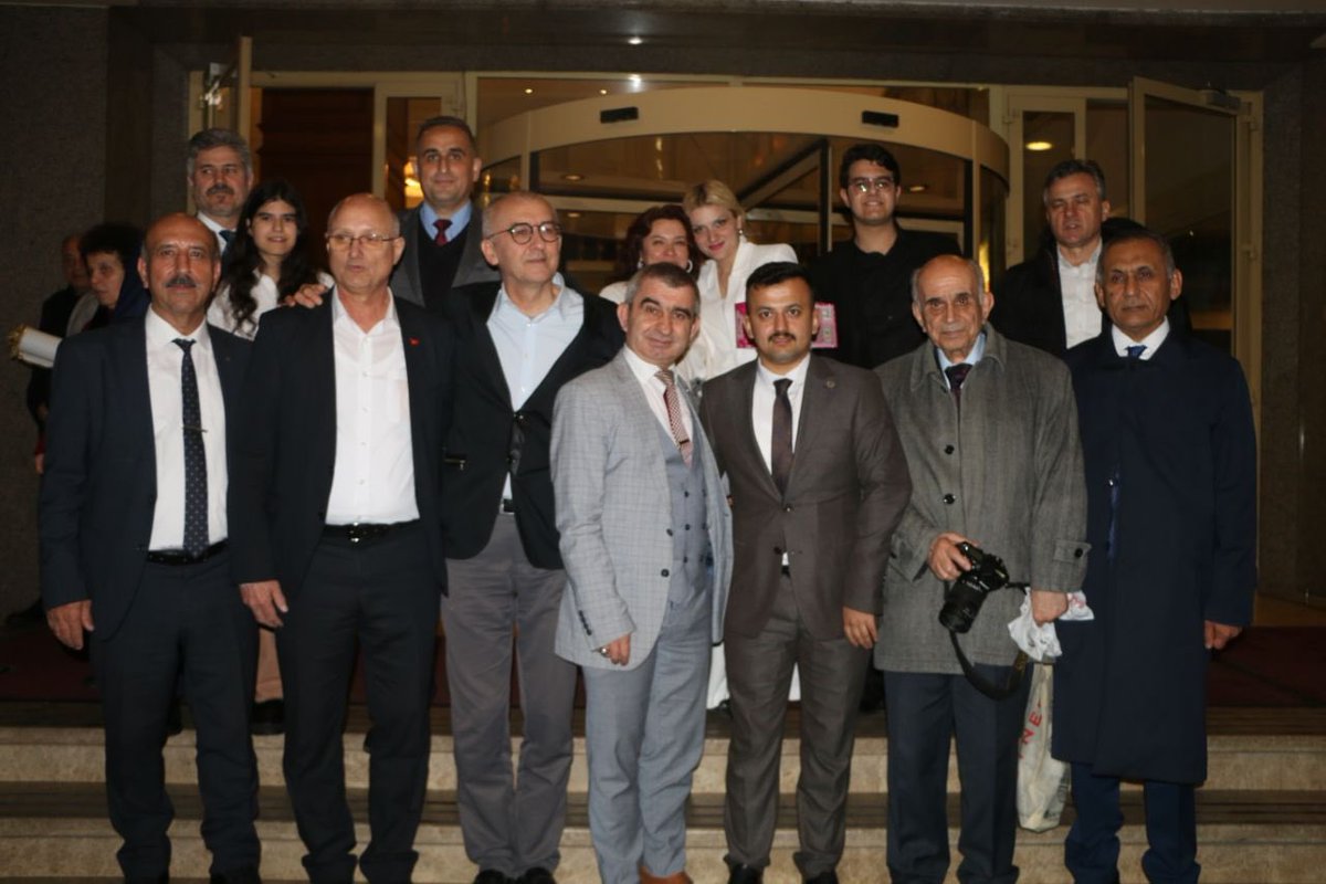 ahmetagca95's tweet photo. Bugün Sn. İçişleri Bakanı Süleyman SOYLU beyefendinin Teşrifleriyle BULTÜRK Derneğin Organize etti İftar programına Suriye Türkmen Camiasına Temsilen Derneğimizin Genel Başkanı Ahmet Ağca’nın  katılım sağlamıştır. 

Türkmenler hakkında bilgi alışverişinde bulundu. Ayrıca Sayın İçişleri Bakanımıza Türkmenlerin Yaşadı genel sıkıntılar hakkında Bilgi verilmiştir.

Beydili Türkmen Derneği Olarak biz Sn. SOYLU Bakanımıza bizlere göstermiş olduğu ilgiden dolayı Teşekkürlerimizi Arz ediyoruz.
@suleymansoylu @DrSavasUnlu