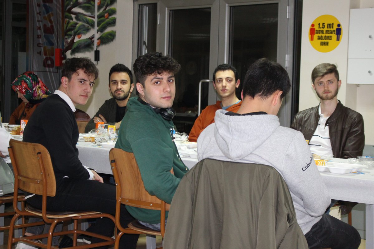 GSB_GebzeGM's tweet photo. 🌙 Ramazan berekettir,
🌙 Ramazan kardeşliktir,
🌙Ramazan paylaşmaktır,
Gençlik merkezimizde gönüllü gençlik liderlerimiz, gönüllü gençlerimiz ve çalışanlarıyla #iftarda bir araya geldik.
Allah kabul etsin...
#MerkezimdeRamazan 🌙
@gencliksporbak @kasapoglu https://t.co/7DDijkegJp