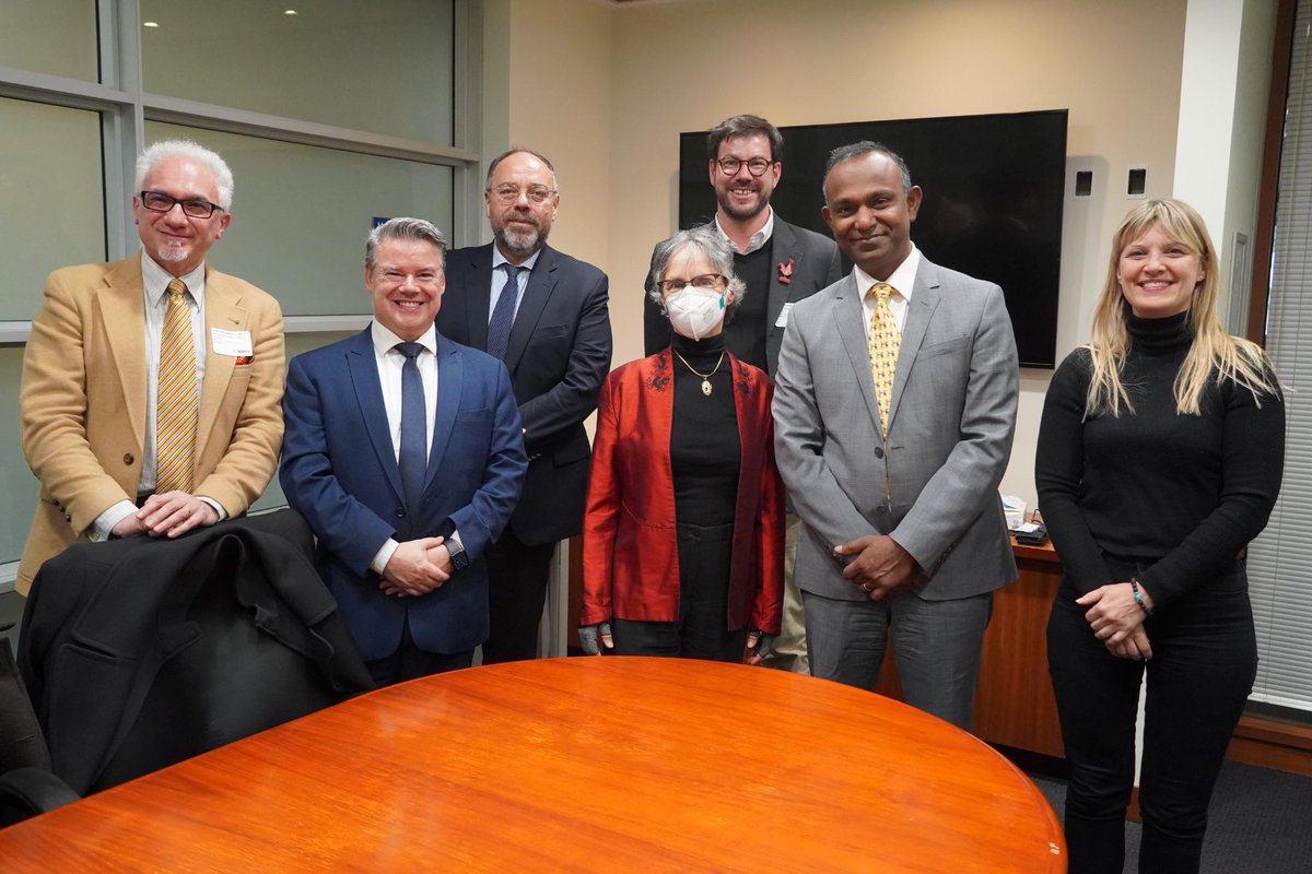 Excellente rencontre avec <a href="/DianneSaxe/">Dianne Saxe - Toronto City Council Ward 11, UR</a>, Présidente du comité des affaires francophones de <a href="/cityoftoronto/">City of Toronto 🇨🇦</a> ! <a href="/tudoralexis1/">Tudor Alexis</a> a pu aborder des sujets importants pour la France à Toronto entouré des représentants de @BF_NorthAmerica <a href="/FrenchTechTo/">French Tech Toronto</a> <a href="/LyceeFrancaisTo/">Lycée Français de Toronto</a> @AFdeToronto <a href="/TFScampus/">TFS - Canada's International School</a>