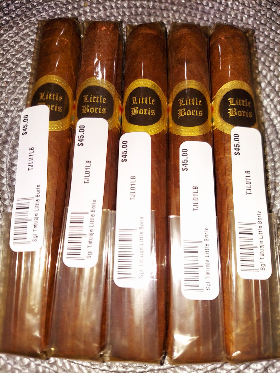 PuffSmokeNAsh's tweet photo. Got me some 2018 🦄🦄🦄🦄🦄🦄🦄🦄🦄🦄🦄 @TatuajeCigars Little Boris with sum #YellowCello l lyyyke! 💯💯💯 #PersonalVault https://t.co/y1R16miT4u