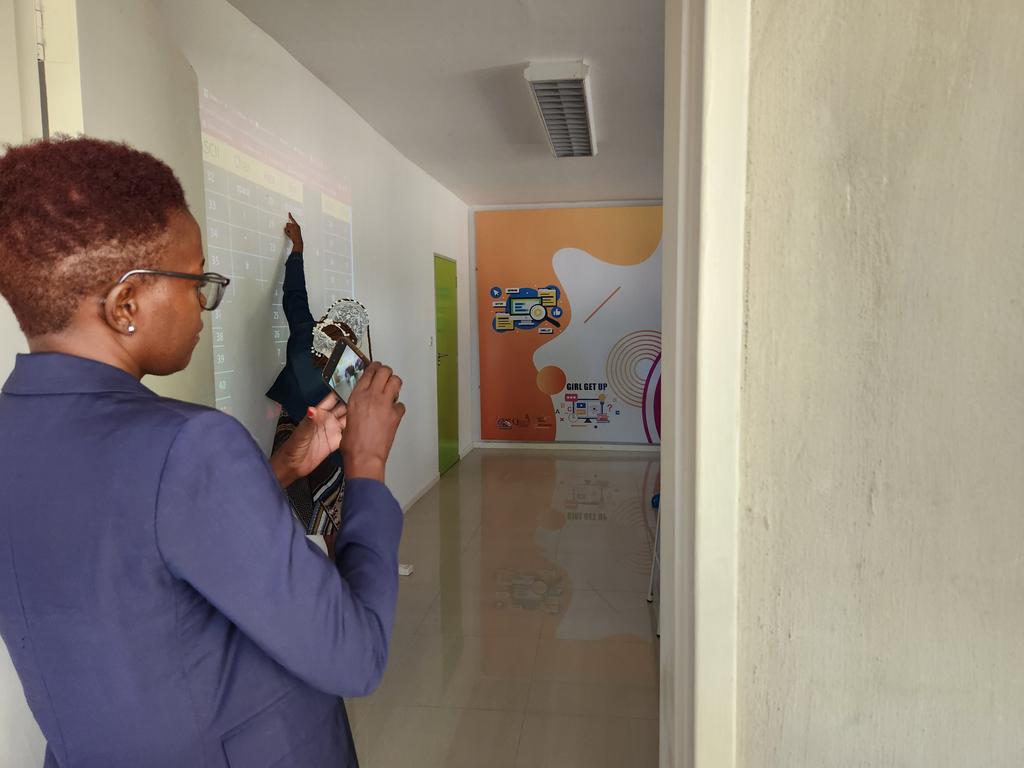 NorrBaye's tweet photo. I was so thrilled to see a group of young girls (and Sunya) attend a coding training today, hosted by NGO Queen Esther BW. #GIRLSCODEToo #EMPOWERMENT Vehae Tjiriange The facilitator, Malaika, is a fierce and determined leader. #Botswana #Fulbright #Maun https://t.co/lK9sPsh6ow