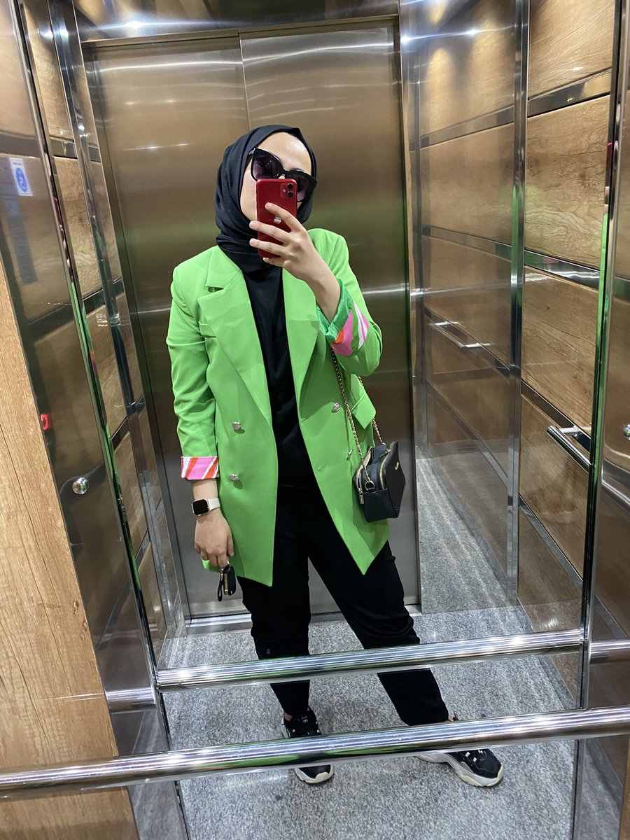 Asansörde de gözlük takıyorum evet 😏🙄