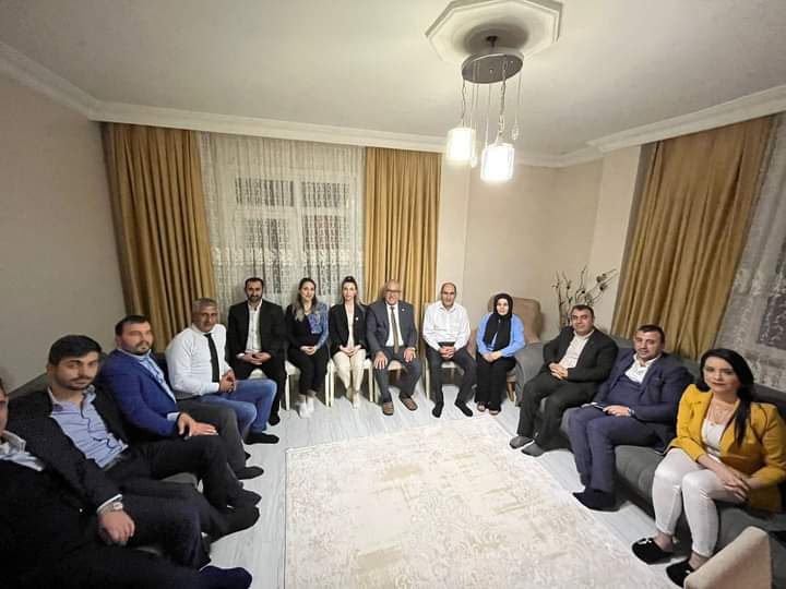 istanbul 3.bölge miletvekilimiz Sn. <a href="/dogandemir41/">Doğan Demir</a> il başkan yardımcimız Sn. <a href="/UguravniBasarir/">Uğur Avni BAŞARIR</a> eyup sultan ilçe bşk Sn. <a href="/seyitahmetgunn/">Seyit Ahmet GÜN</a> Kayra Ailesini unutmayip iftarimızı beraber açtik teşekürler başkanlarim ayağınıza yüreyinize sağlik <a href="/abdullahbasci/">Abdullah Başcı</a> <a href="/veysi_dogann/">veysi Doğan</a> <a href="/gulsumkayraa/">Gülsüm Kayra</a>