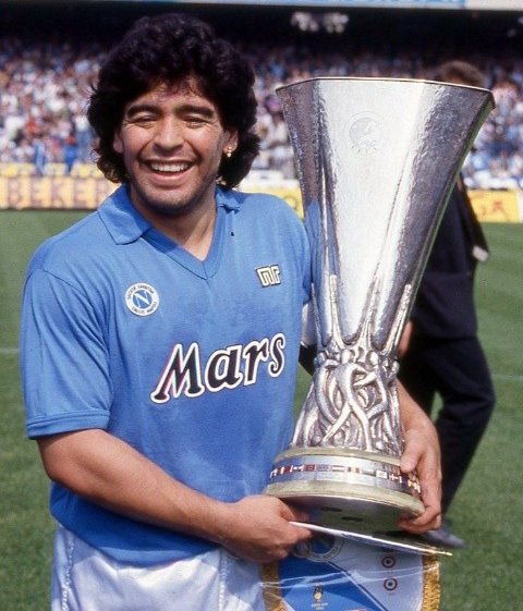 Comparaban a un Georgino que se borró cuando el equipo lo necesitaba con el mismisimo Diego Armando Maradona.

No tienen perdón de Dios.