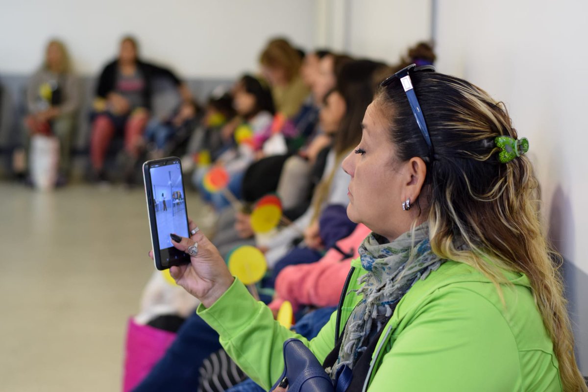 Rocioferreira24's tweet photo. #Mateada Cedel Barrio 21-24 organizamos un encuentro e invitamos a una jornada de intercambio de ideas y charlas con mujeres emprendedoras y quienes buscan empleo. #talleresdeempleabilidad #derechos
#capacitacionesycursosgratuitos
#cedel2124
Gracias al cemar 2 por el espacio. https://t.co/Wk1FmiApCY