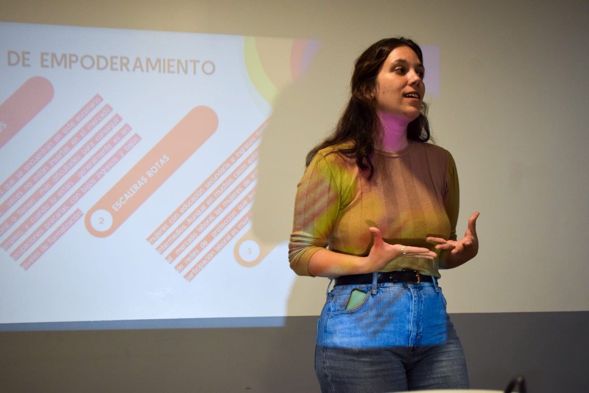 Rocioferreira24's tweet photo. #Mateada Cedel Barrio 21-24 organizamos un encuentro e invitamos a una jornada de intercambio de ideas y charlas con mujeres emprendedoras y quienes buscan empleo. #talleresdeempleabilidad #derechos
#capacitacionesycursosgratuitos
#cedel2124
Gracias al cemar 2 por el espacio. https://t.co/Wk1FmiApCY