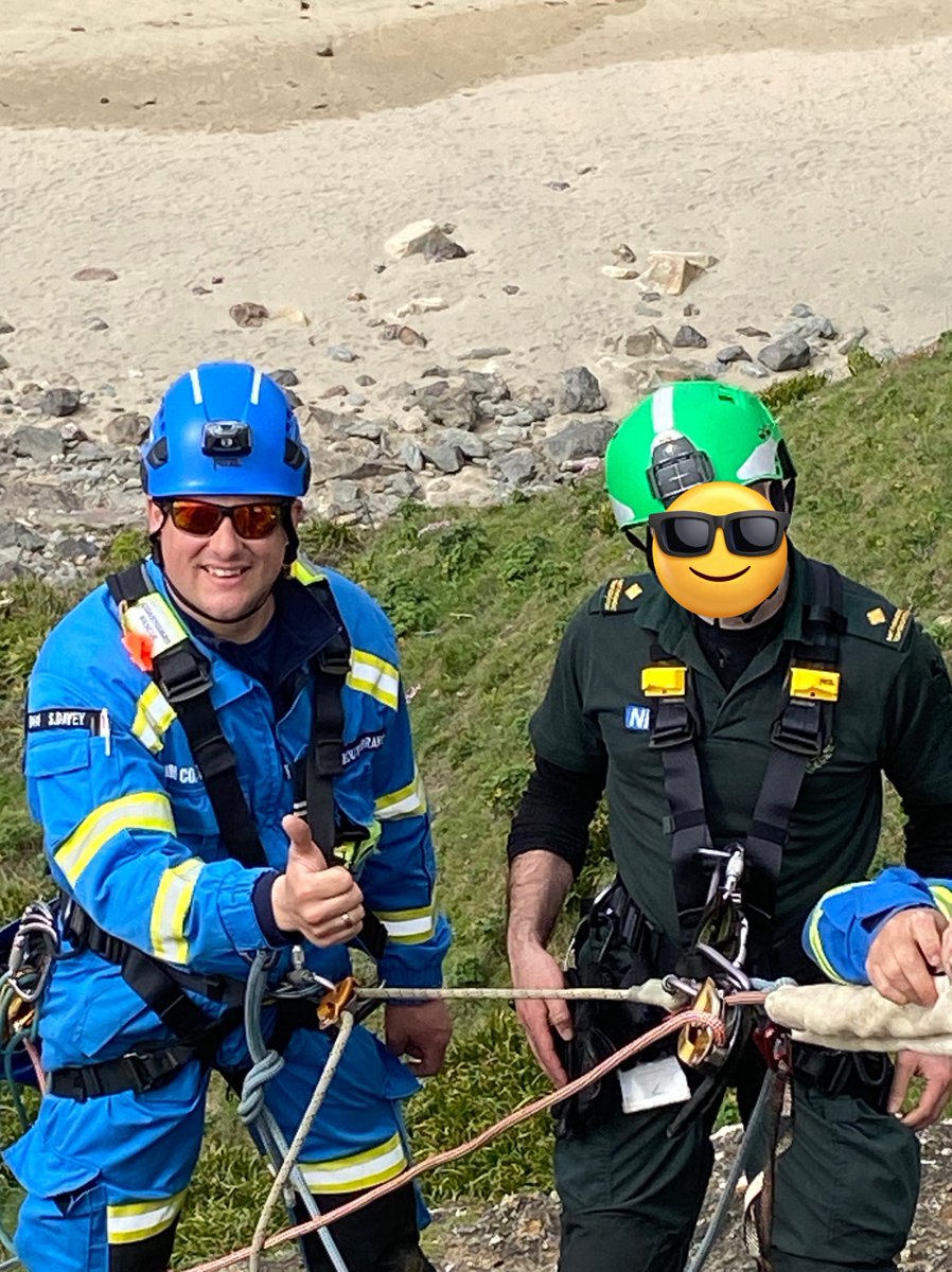 BrucefalB's tweet photo. Had the privilege of participating in a #majorincident exercise yesterday. Working along side @HMCoastguard Teams from across #cornwall @CornwallFRS @DC_Police @swasFT (inc HART) @RCHTWeCare @RNLI @RoyalAirForce @RoyalNavy EODU, even managed to get on the ropes. #999coastguard https://t.co/ucVG0YKMnL