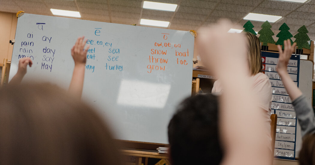 The "science of reading" movement has "drawn support across economic, racial, and political lines. Find our very own #RiseUp! speaker, Kareem Weaver in this powerful article! #NOBIDA nytimes.com/2023/04/16/us/…
