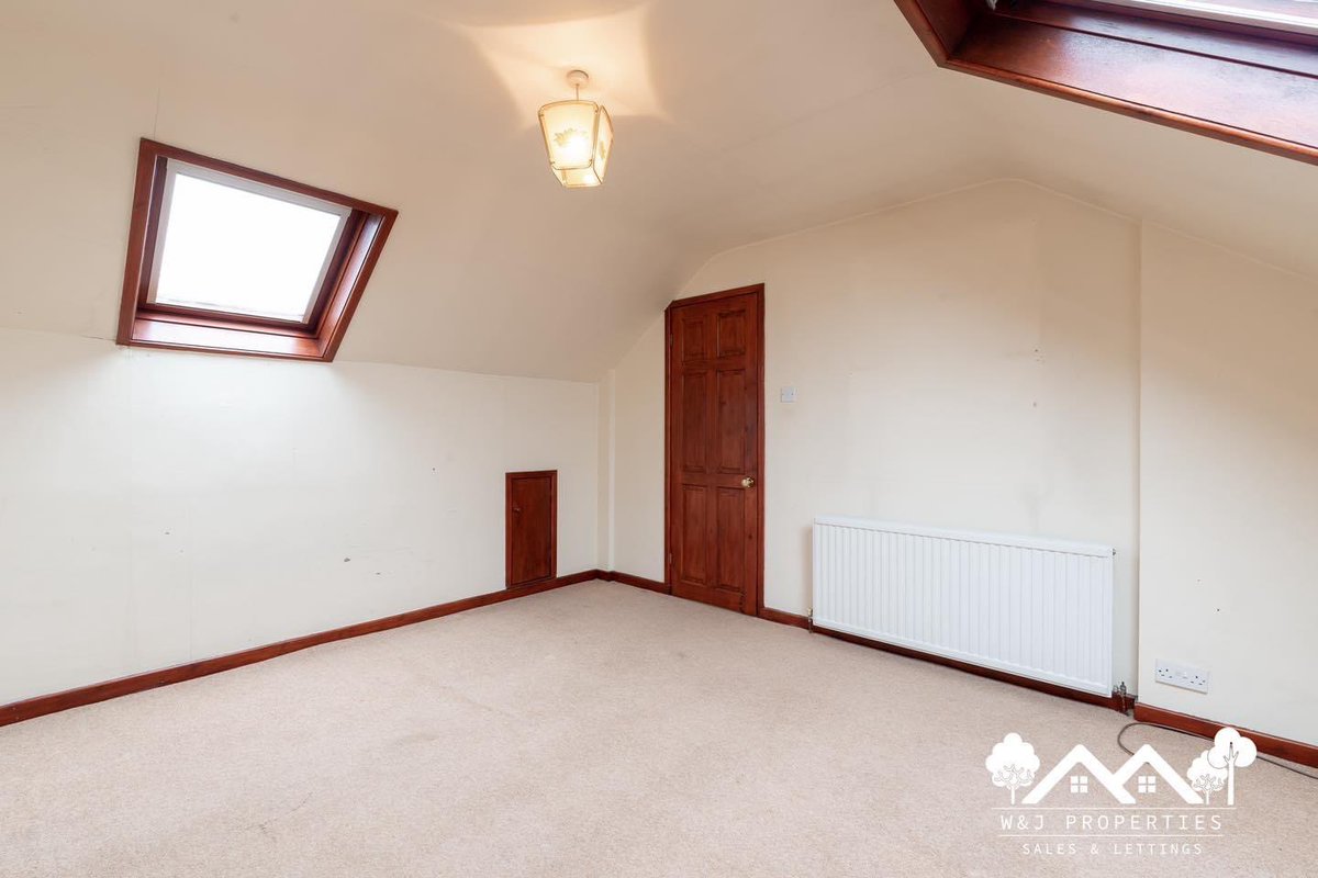 WJ_Properties's tweet photo. W&amp;J Properties is pleased to share with you its latest sneak preview! 🏡

#SneakPreview #LowerDarwen #3Bedroom #SemiDetached #FrontGarden #RearGarden #AddValue #Garage🤩 https://t.co/4NkF8LptEU