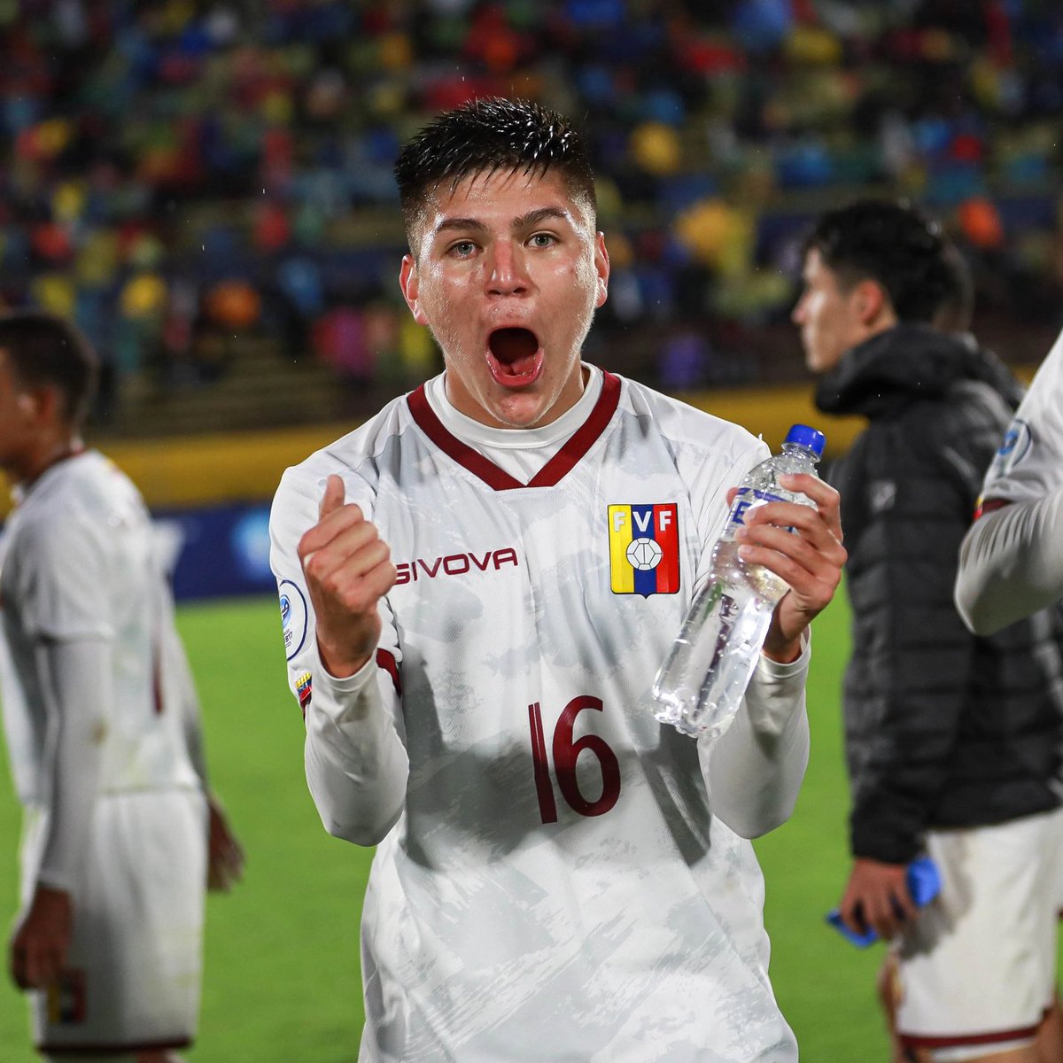 juvenilesfvf's tweet photo. 𝐂𝐫𝐞𝐞𝐫 🫂

Paso a paso 🇻🇪

#SiempreVinotinto https://t.co/hXNdxDx7ZY