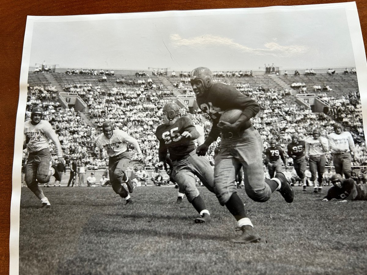 BadgersHistory's tweet photo. This is the first reference to a post-World War II spring game for @BadgerFootball. That's future national TV correspondent Bob Teague (24) with room to run for the Cardinal. A crowd of 12,000 was there to see Ivy Williamson's coaching debut at UW. https://t.co/AII9p9lKxv