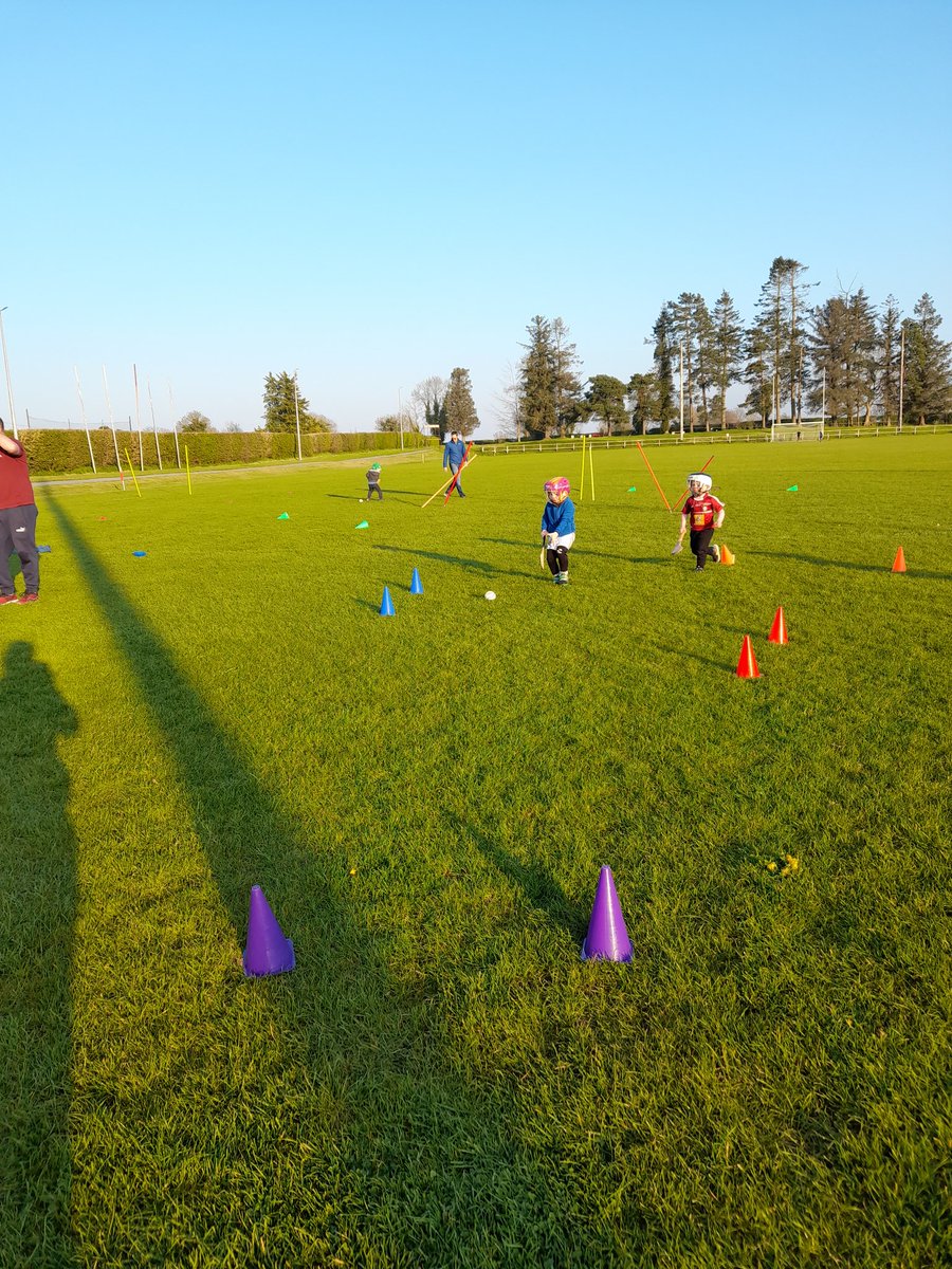 What a glorious evening to start off the @LoughLene nursery. Well done to all the players and thanks to the coaches who helped out this eve. 
#turas #bettercoachesbetterplayers