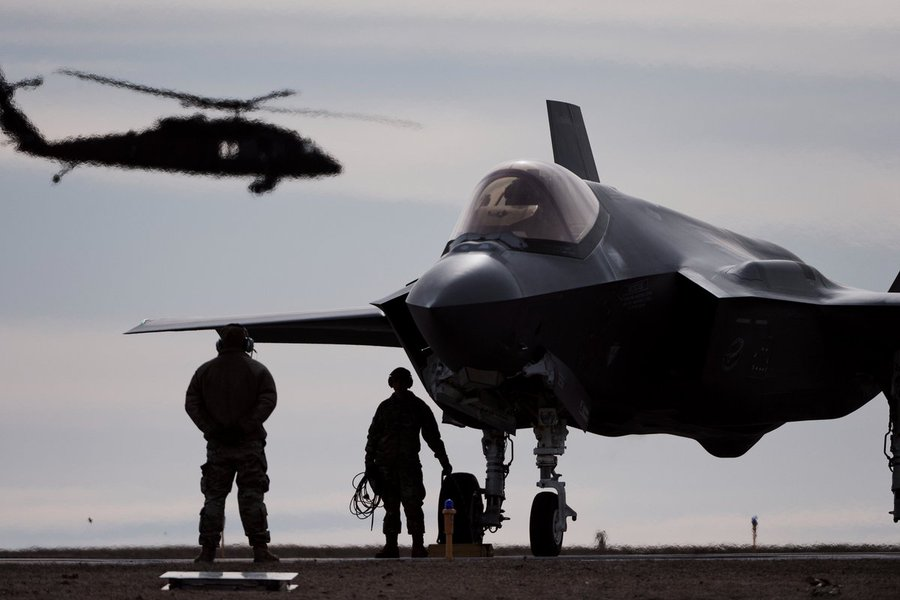 Ready to rock and roll! 
 Airmen assigned to the VT National Guard USAF's 158th Fighter Wing prepare an F-35A Lightning II for a training mission at Wheeler-Sack Army Airfield, 
#F35ALightning