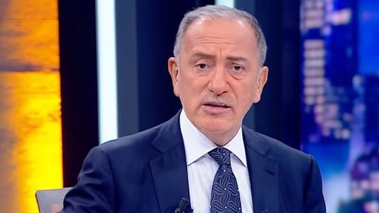 bellshabercom's tweet photo. Fatih Altaylı:

"Kılıçdaroğlu’nun yurt dışından 300 milyar dolar getireceğim demesi, iktidarı bayağı rahatsız etmiş. Tefeciden mi alacaksın, diyorlar.

Bunu diyenleri, 5 milyar almak için katil dedikleri Selman’a cinayet dosyasını teslim ettiğini, 10 milyar için darbenin arkasında olduğunu söyledikleri BAE ile kucaklaştıklarını unuttuğumuzu zannediyorlar.