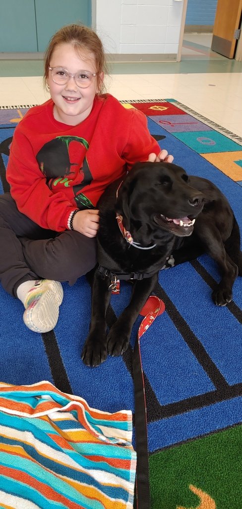 WeareMiddletown's tweet photo. Aquidneck School - Smiles across with the board when Jesse is at Aquidneck for reading time! https://t.co/zaOt4NOCC2
