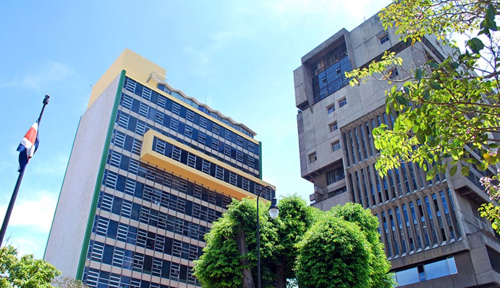 MonumentalCR's tweet image. Empresarios piden disminuir la tasa de cotización de trabajadores independientes ante la CCSS bit.ly/41FXHFp #NM935