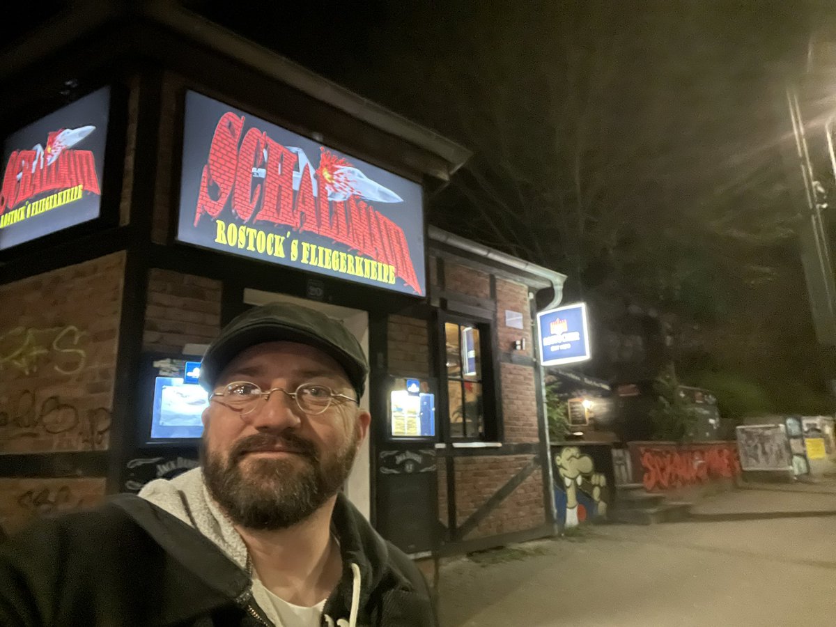 deixes's tweet photo. In #Rostock nirgendwo #Rostocker. Auf Empfehlung des Kellners im Radisson dann endlich eine offene Kneipe mit passendem heimischem Angebot 👍🏻 https://t.co/pHaKgUYppt