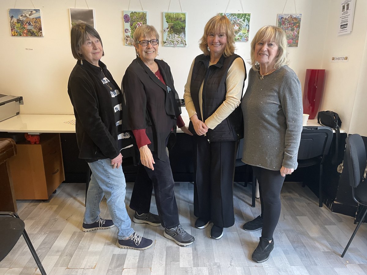 LindaAWade's tweet photo. The #EarlsCourtArtsHub 2023 Exhibition at 1a Nevern Place showing work from the #CreativeCard Making Course showing work from local artists including a tribute to the late Hilary Temple – a remarkable woman. https://t.co/t9KH9sohcz