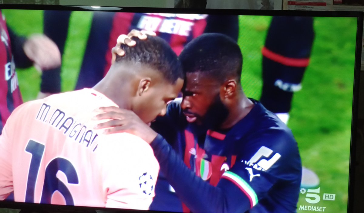 ElenalaMD7's tweet photo. Prima fare, POI parlare. 👋🏻👋🏻
❤️🖤#NapoliMilan #ChampionsLeague #SempreMilan https://t.co/eE5SGOdk10
