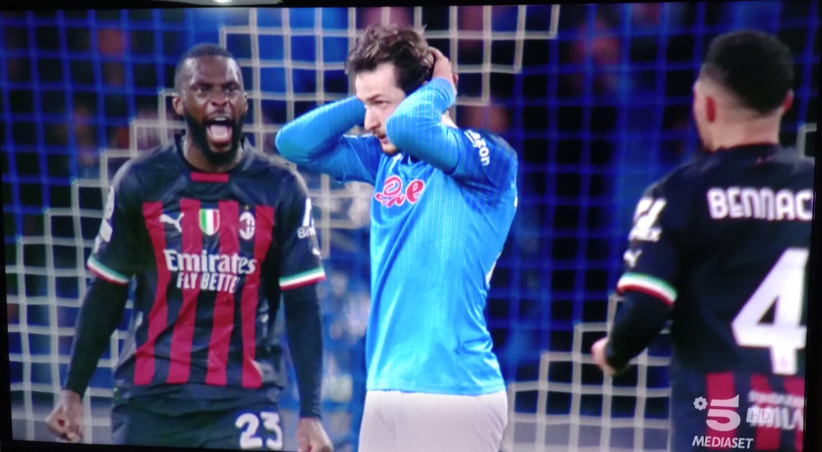 ElenalaMD7's tweet photo. Prima fare, POI parlare. 👋🏻👋🏻
❤️🖤#NapoliMilan #ChampionsLeague #SempreMilan https://t.co/eE5SGOdk10