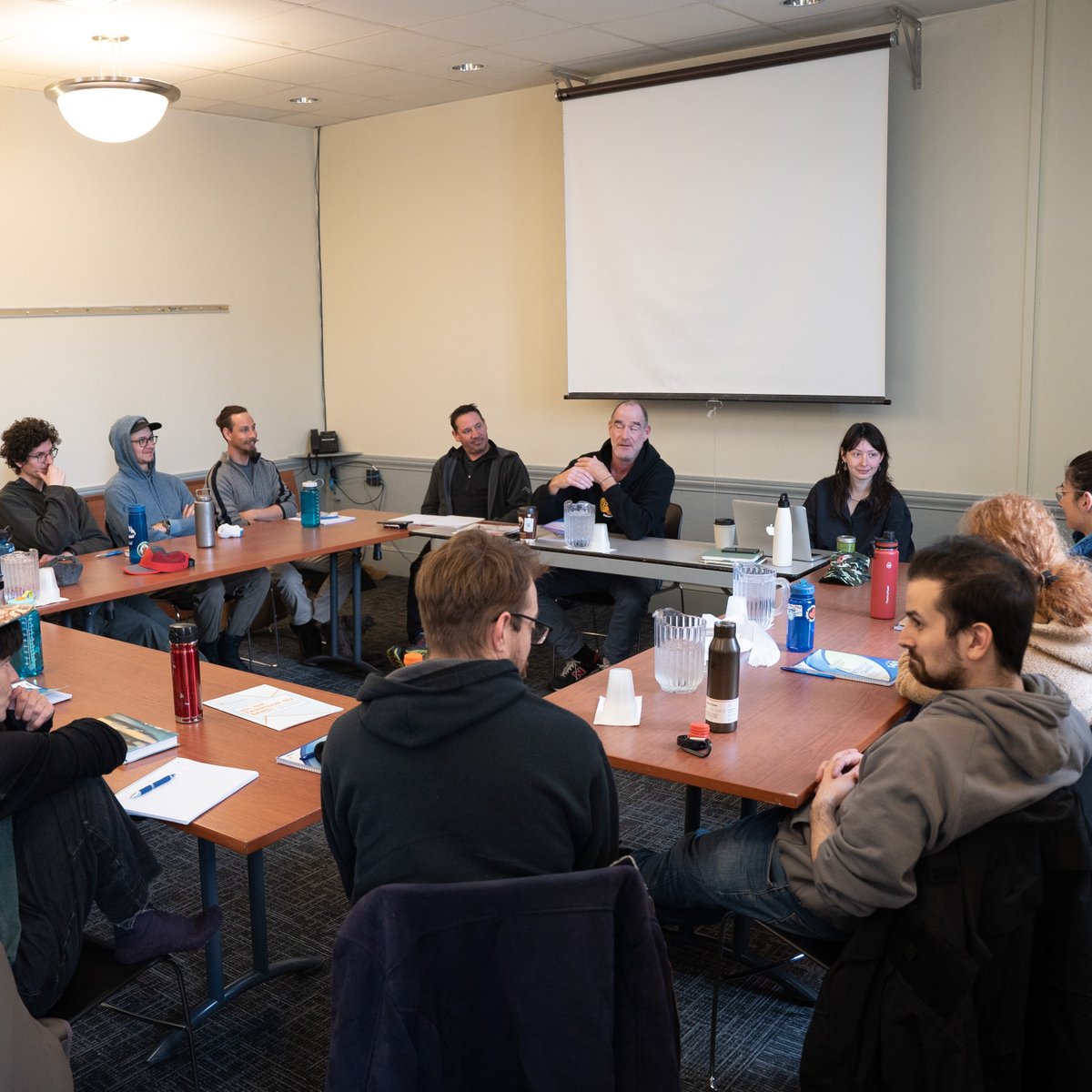 Alors que les préparatifs du voilier EcoMaris 1 se terminent, le premier groupe Cabestan de la saison apprend à se connaitre avec la deuxième journée de formation pré-départ. Demain ils/elles mettront le cap sur Rimouski ! ⛵️

#ecomaris #parcourscabestan #montreal #rimouski