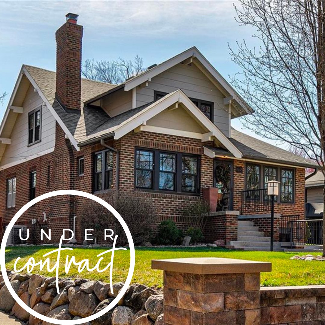 MyersRETeam's tweet photo. PURE✨JOY is when your buyer is SO excited about a house and drives by it 3 times while waiting to find out if his offer was accepted. We couldn’t wait to share the wonderful news that the home of his dreams was finally his! 🙌🏼 #myersteam🏡#pending #welovereferrals #biddingwar https://t.co/XdC2ePW7pT