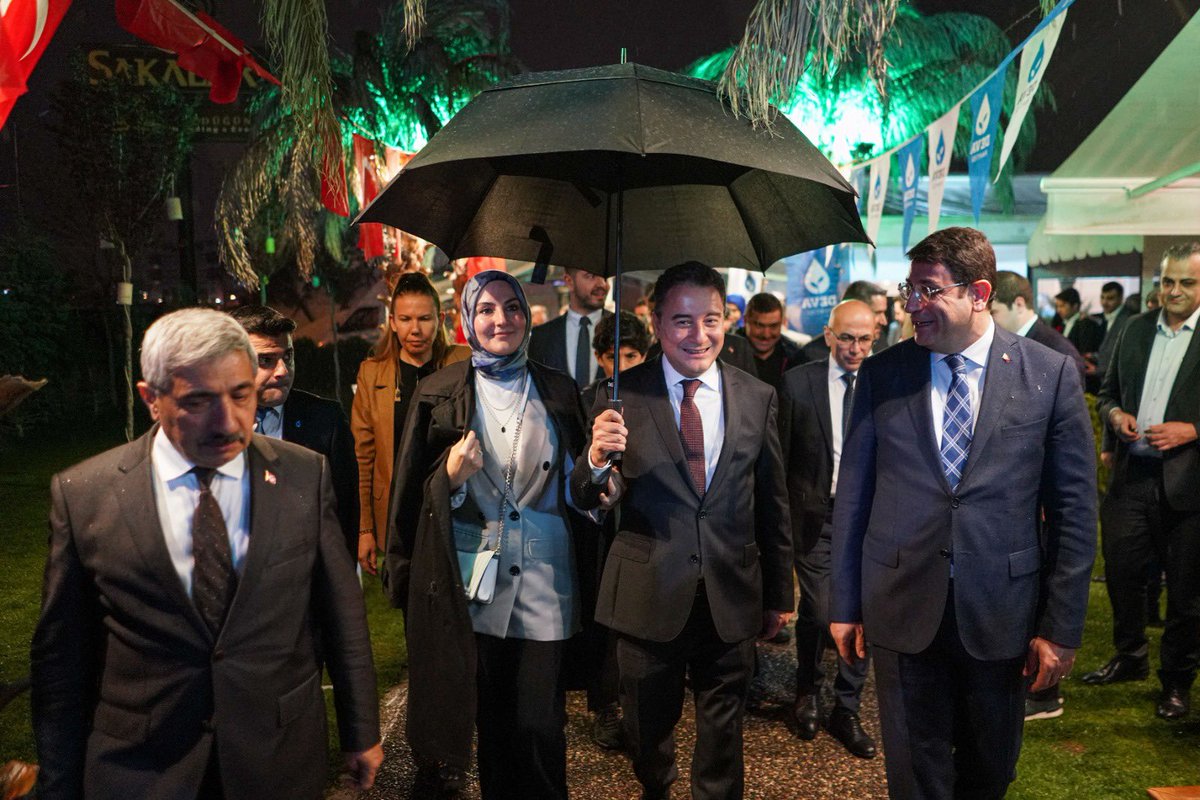 alibabacan's tweet photo. Bugün il başkanları toplantımızın ardından Ankara İl Başkanlığımızın kurduğu geniş sofrayla iftardaydık. 

Ankara teşkilatımıza ve bizlerle beraber olan tüm dostlarımıza teşekkür ediyorum. https://t.co/69FS8io1kH