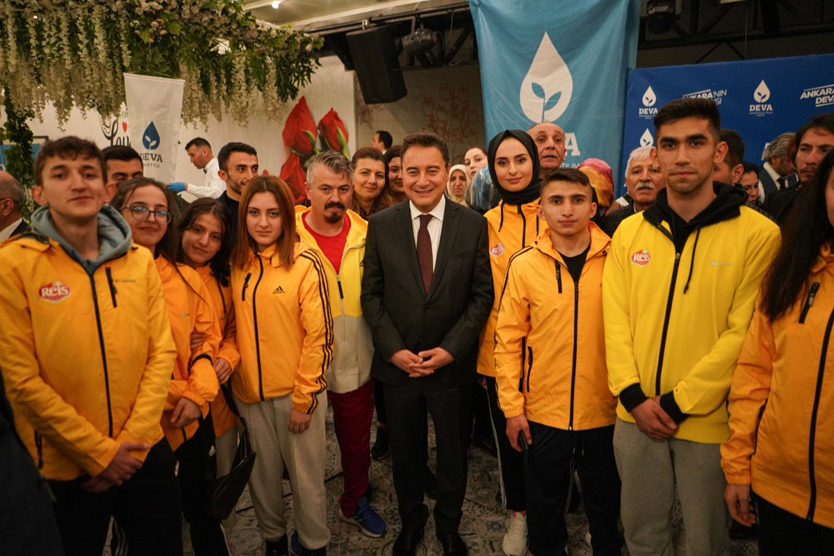 alibabacan's tweet photo. Bugün il başkanları toplantımızın ardından Ankara İl Başkanlığımızın kurduğu geniş sofrayla iftardaydık. 

Ankara teşkilatımıza ve bizlerle beraber olan tüm dostlarımıza teşekkür ediyorum. https://t.co/69FS8io1kH