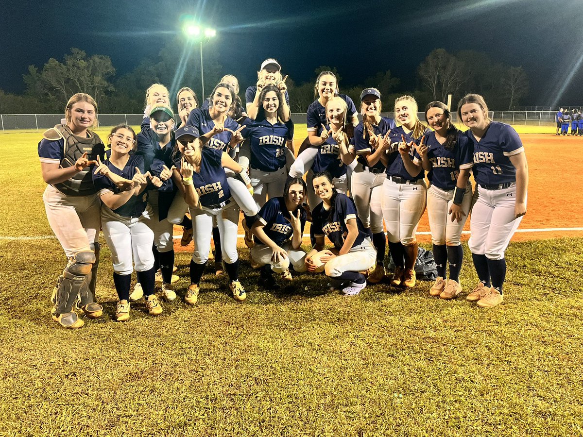 AlleeB11's tweet photo. DISTRICT CHAMPS!! i’m super proud of us!! I had 14 strikeouts and 0 walks against Jefferson Davis. @SBRRetweets @ncsa @SoftballRecruit @CoastRecruits @QrRecruiter @SoftballDown https://t.co/o29XPXZdJg