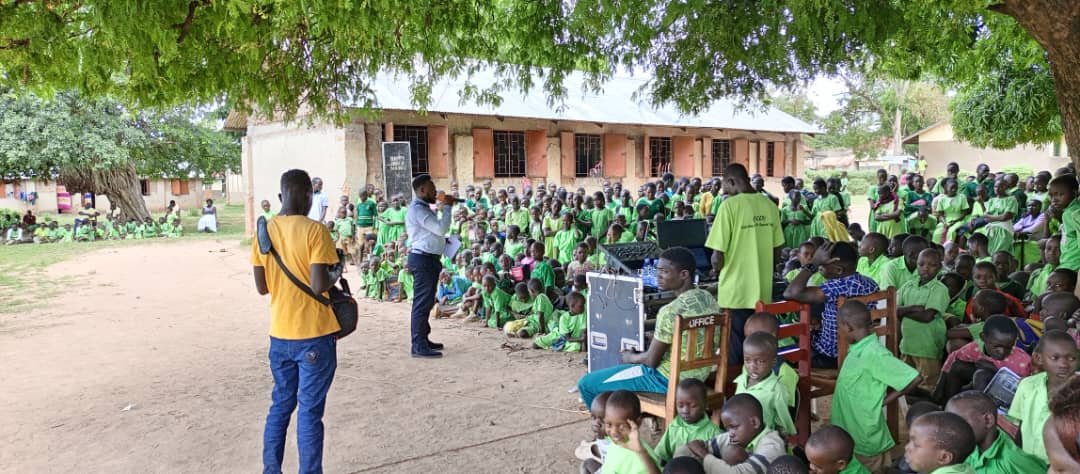 YLEC_Youth's tweet photo. Second day of #semproject sports activities @kichinjaji primary school #soroti
#treeplanting #solidwastemanagement #FoodSecurity https://t.co/PtsDSyyVA0