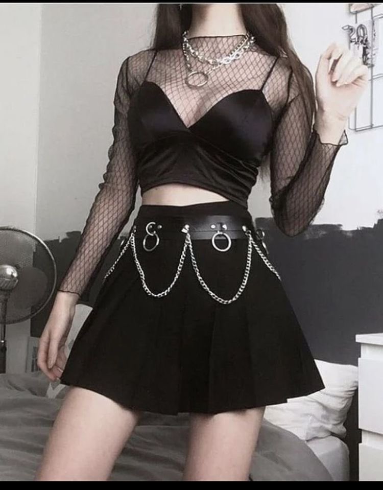 selfdistruckt's tweet image. i CANNOT STAND outfits like these